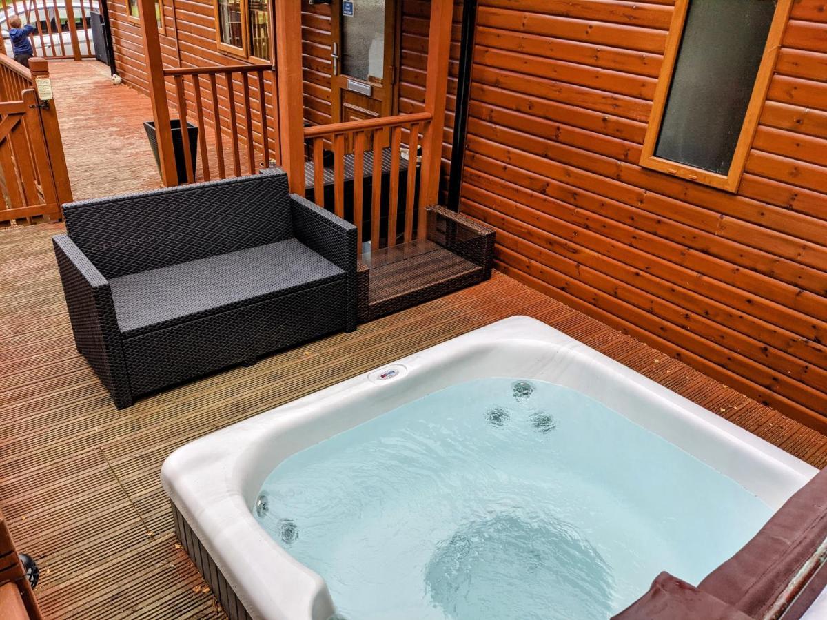 Puddleduck Lodge With Hot Tub On Felmoor Park Морпет Екстер'єр фото